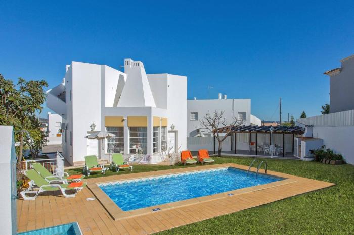 Villa Leonor by Villa Plus