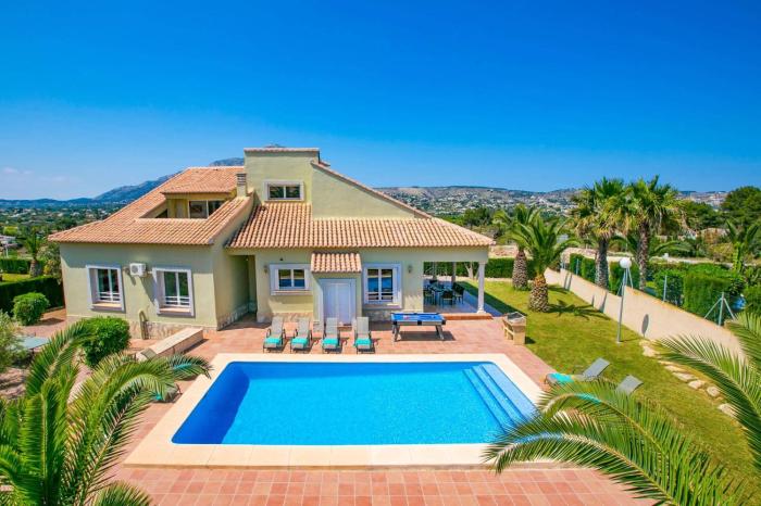 Villa Fresno by Villa Plus