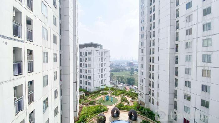 Best Deal and Modern 2BR Bassura City Apartment By Travelio