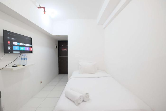 Simply Look Studio at Mont Blanc Bekasi Apartment By Travelio