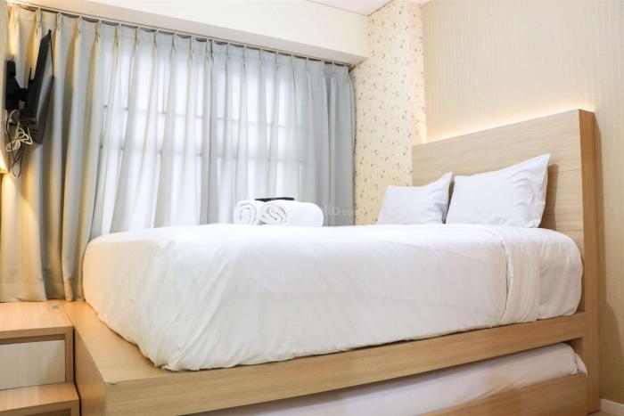 Minimalist 1BR Apartment Parahyangan Residence By Travelio