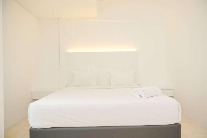 Modern and Homey 2BR at MT Haryono Square Apartment By Travelio