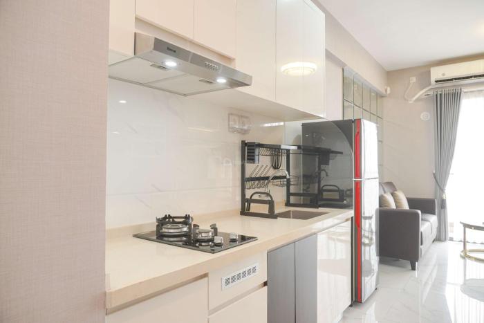Comfort Stay 2BR at Sky House BSD Apartment By Travelio