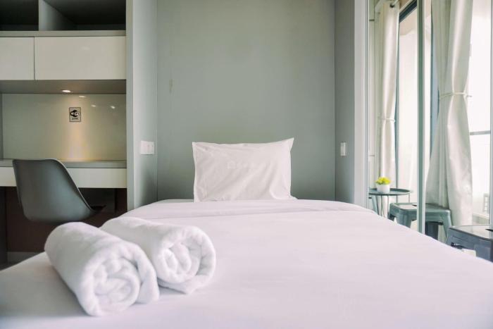 Best Deal and Strategic Studio Sky House BSD Apartment By Travelio