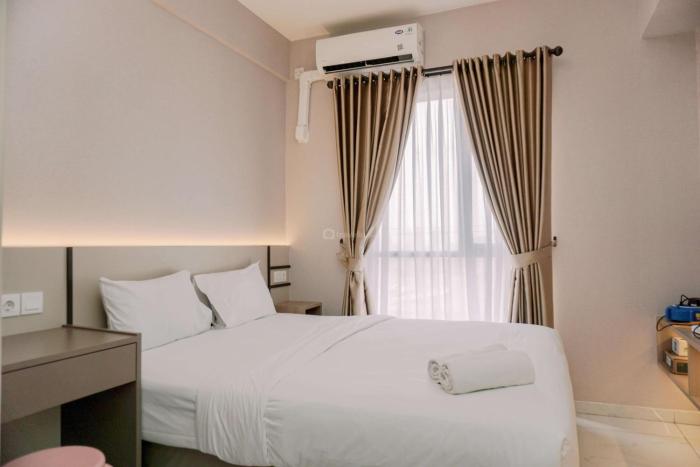Cozy and Restful Studio Sky House Alam Sutera Apartment By Travelio