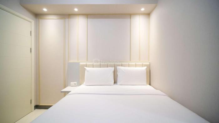 Luxury and Clean 2BR at Benson Supermall Mansion Apartment By Travelio