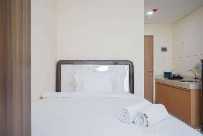 Simply Look Studio Apartment at B Residence By Travelio