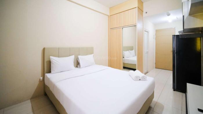 Simple and Comfortable Living Studio at Bale Hinggil Apartment By Travelio