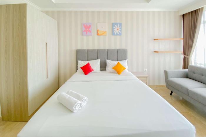 Good Choice and Elegant Studio Menteng Park Apartment By Travelio