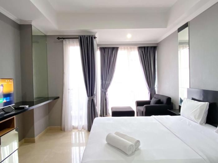 Good Deal and Comfortable Studio Menteng Park Apartment By Travelio
