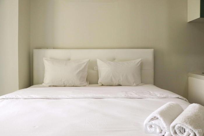 Elegant and Comfy Studio at Daan Mogot City Apartment By Travelio