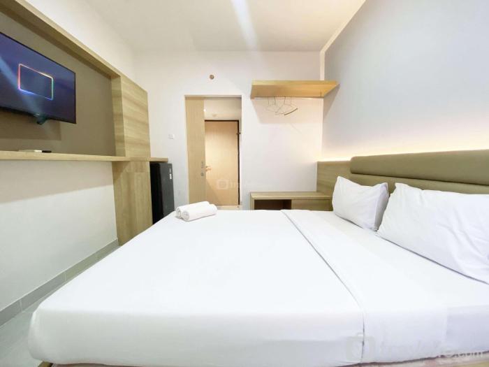 Homey and Modern Studio The Alton Apartment By Travelio