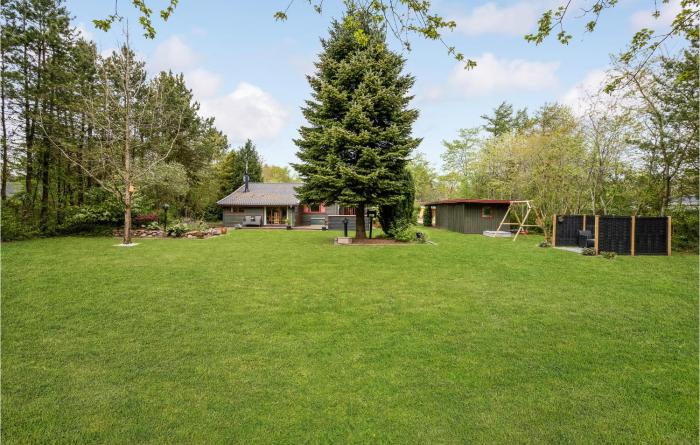 Three-Bedroom Holiday Home In Oksbol