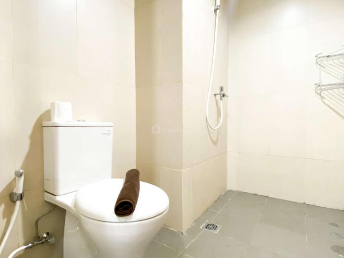 Modern Studio at Gateway Park LRT City Jatibening Apartment By Travelio