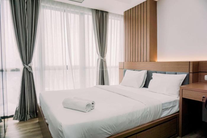 Homey and Comfortable 1BR at The Smith Alam Sutera Apartment By Travelio