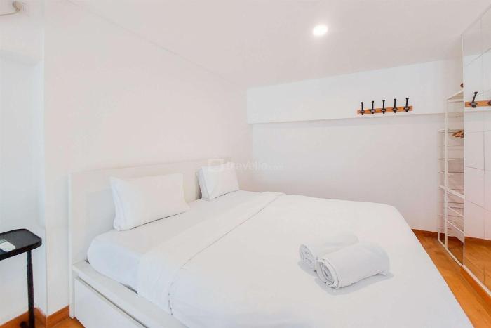 Comfortable and Homey Studio Loft at Kingland Avenue Apartment By Travelio