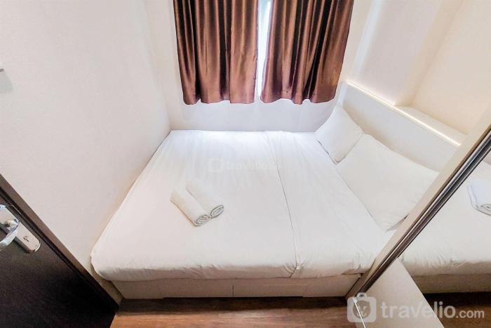 Modern Look and Comfortable 2BR Serpong Greenview Apartment By Travelio