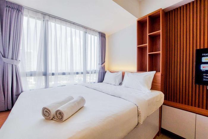 Good and Homey Studio at Collins Boulevard Apartment By Travelio