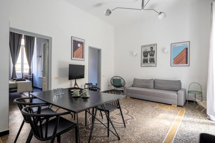 C_44 - Be on the old steps between station and centre Scalinata Cernaia