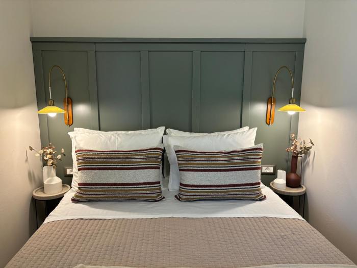 Arch Houses - sharing pool