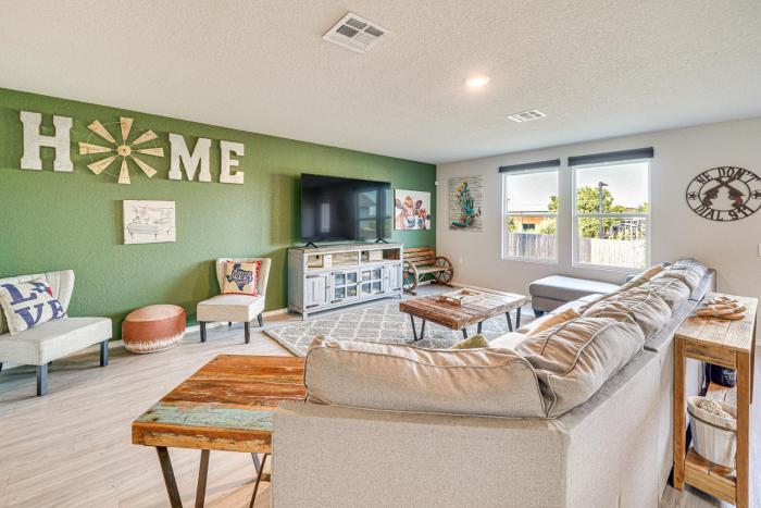 10 Mi to Dtwn Spacious San Antonio Home!