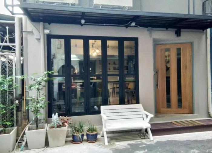 Bangkok Silom chat box hostel