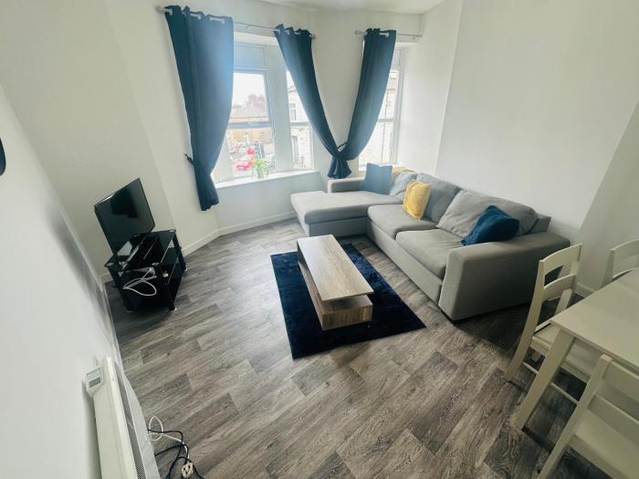 Cardiff flat 3 mins to city centre sleeps up to 6