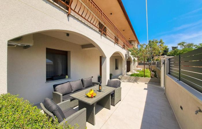 Awesome Apartment In Muntic With Wifi