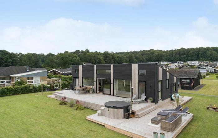 4 Bedroom Gorgeous Home In Sjølund