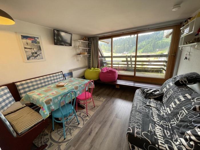 Studio confortable avec balcon plein sud, à côté des pistes et commerces - FR-1-787-23