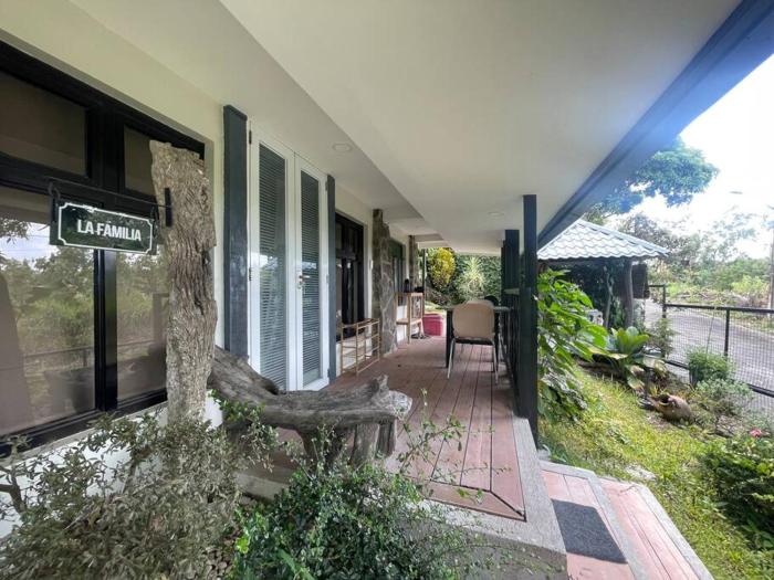 Cozy Suite with Private Bathtub, Kitchen & Parking