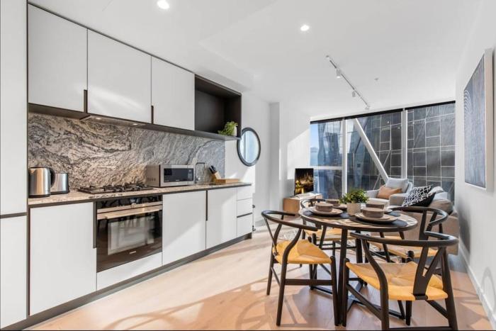 Prestigious lV56 1BR Apt CBD at West Side Place #WSP56B