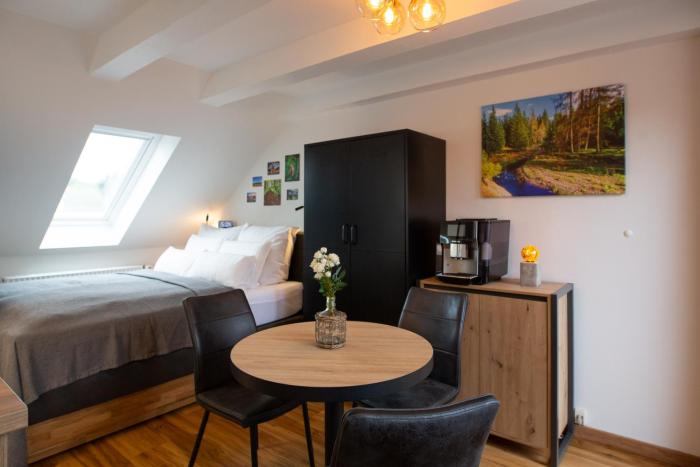 NEU! 9,7 Außergewöhnlich Bergblick mit Balkon Boxspringbett Kaffeevollautomat inkl Bettwäsche Handtücher #MeeneFewo de