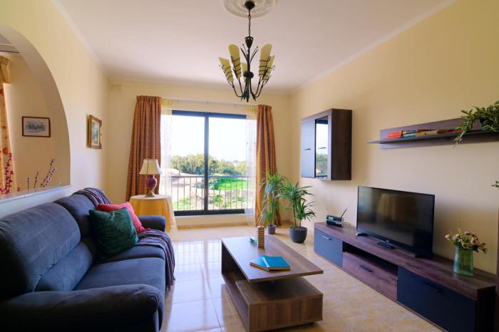 Charming Getaway with Views in Marsascala