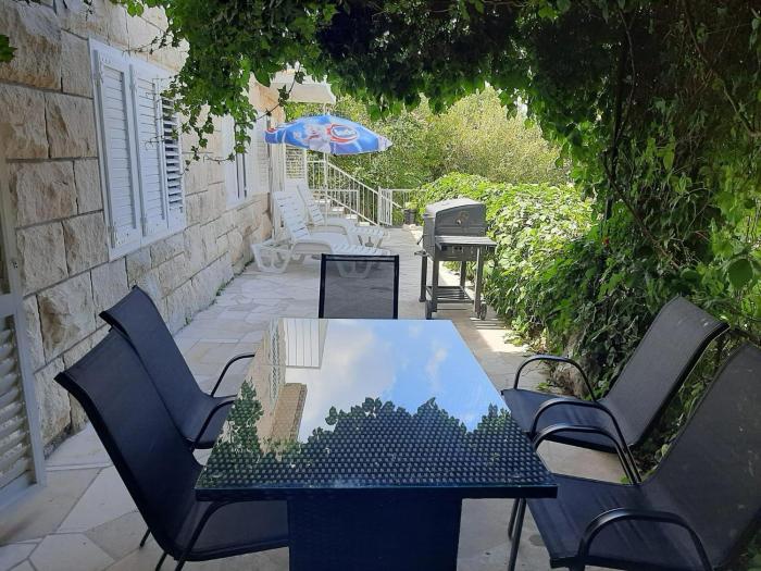 Apartments with parking space Supetar, Brac - 23372