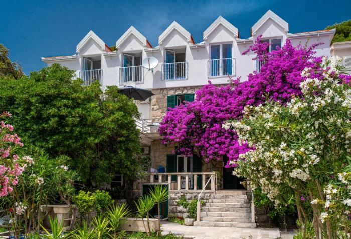 Aurora Beachfront Luxury Rooms&Suites