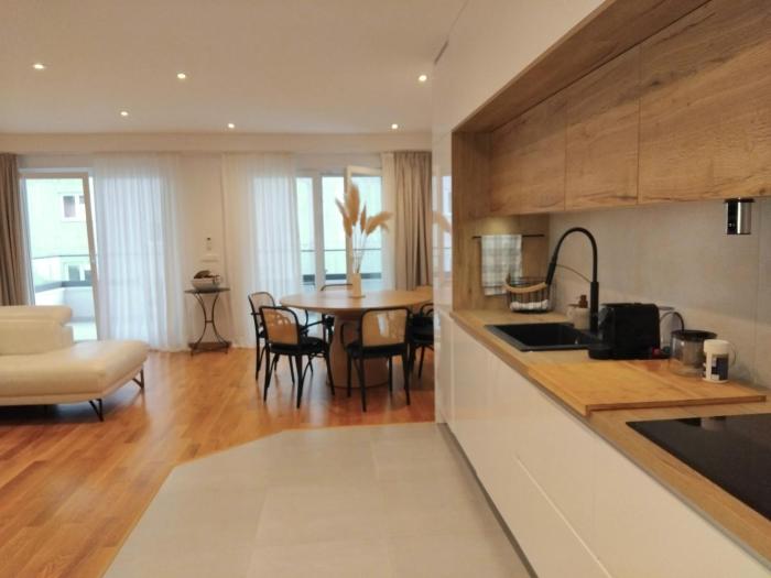 AAA SEAVIEW APARTMENTS - Makarska