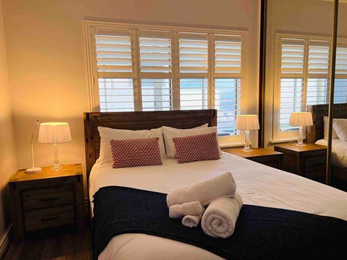 entire beachfront apartment 5 Esplanades seaviews