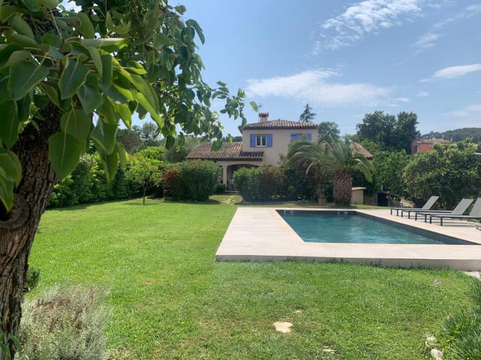 Studio indépendant neuf avec piscine et jardin