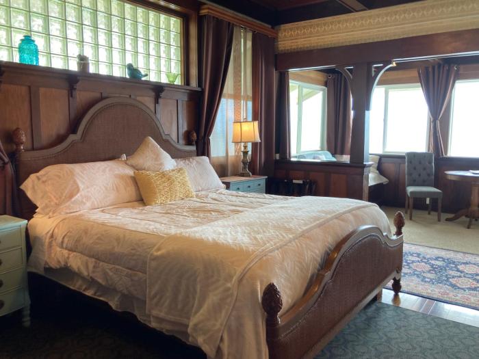 Hilo Bay Oceanfront Bed and Breakfast