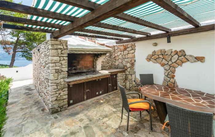 2 Bedroom Beautiful Home In Novo Selo