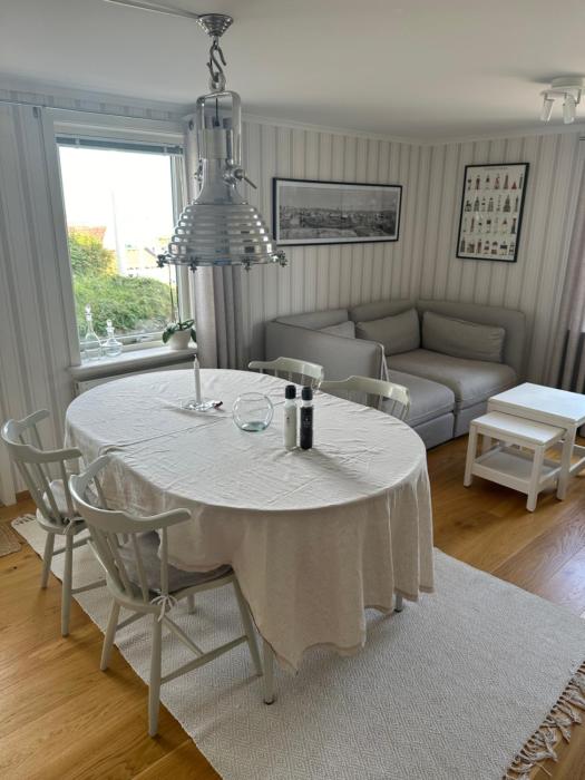 Sommarlägenhet nära Smögenbryggan