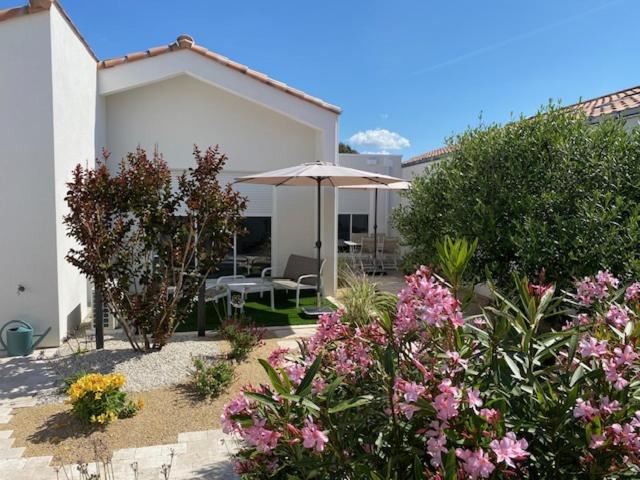 La petite maison zone coulée verte menant a locéan