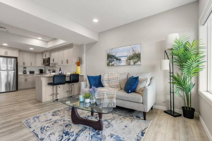 Brand New Luxury Walk-out Suite - Calgary