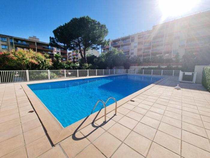 Le Repaire des Palmiers - T2 en centre-ville avec parking et piscine