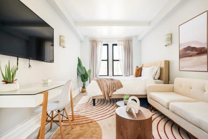 73-1111 New Studio UWS Doorman Gym