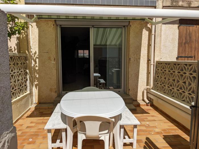 Villa T3 climatisée, 57m², 56 pers, proche plage, rénovée, terrasse, parking, quartier animé - FR-1-797-48