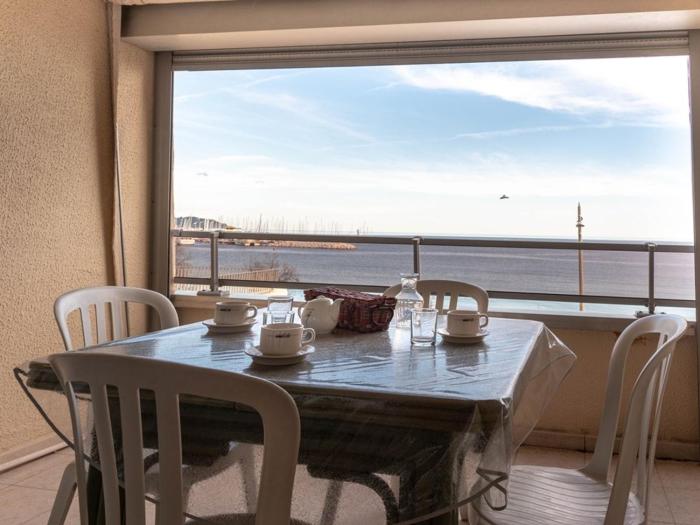 Le Lavandou, Location studio cabine pour 3 personnes, face mer - FR-1-803-15