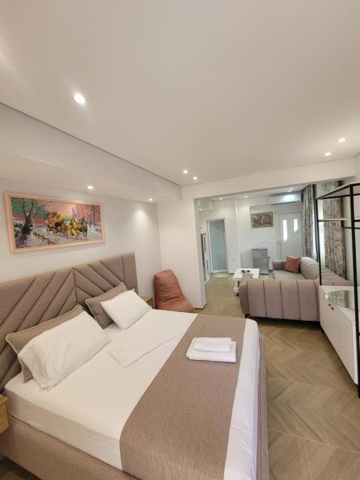 luxury studios J&M