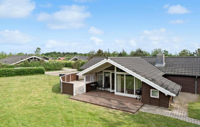 Lovely Home In Hemmet With Kitchen